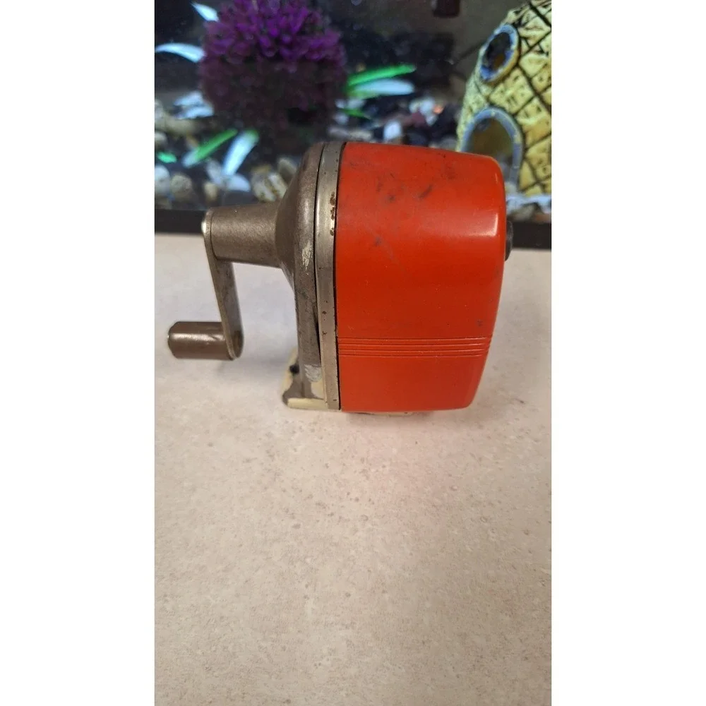 VINTAGE APSCO MIDGET PENCIL SHARPENER RED DESK WALL MOUNT USA